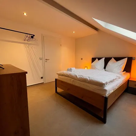 דירה 2 אוזקירכן